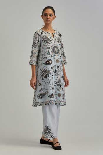Kora_Blue , Chanderi, Cotton, Organza Split V-neck, Floral Pattern Kurta Set _Online_at_Aza_Fashions