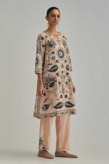 Buy_Kora_Pink , Chanderi, Cotton, Organza Split V-neck, Embroidered Kurta Set _Online_at_Aza_Fashions