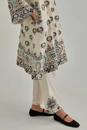 Kora_Off White Silk, Chanderi, Cotton Split V-neck Floral Pattern Kurta Set _at_Aza_Fashions