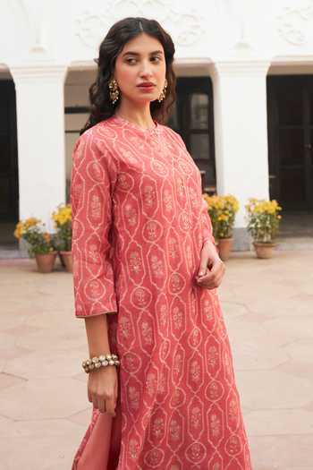 Karaj Jaipur_Pink Cotton, Chanderi Round Neck Soft Coral Print Kurta Set _Online_at_Aza_Fashions