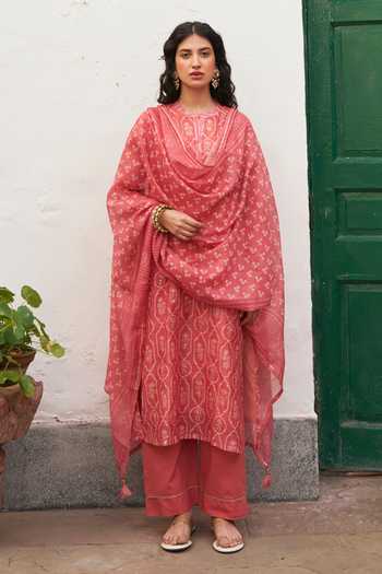 Buy_Karaj Jaipur_Pink Cotton, Chanderi Round Neck Soft Coral Print Kurta Set _Online_at_Aza_Fashions