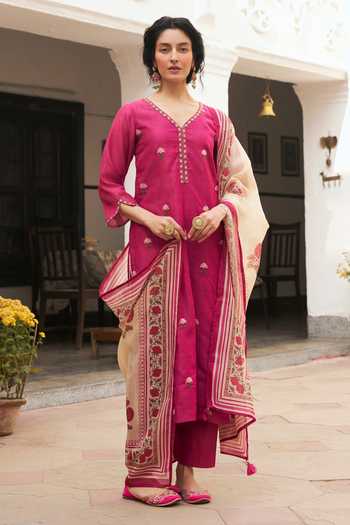 Karaj Jaipur_Pink Chanderi, Cotton V-neck Rani Embroidered Kurta Set _at_Aza_Fashions