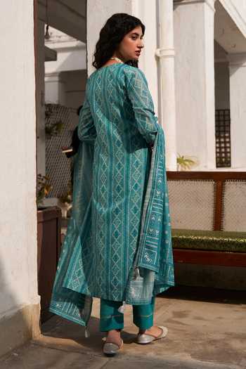Karaj Jaipur_Blue Chanderi, Cotton V-neck Firozi Printed Kurta Set _Online_at_Aza_Fashions
