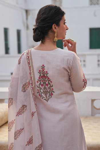 Karaj Jaipur Blush Cotton, Linen V-neck Heritage Print Kurta Set Online at Aza Fashions Karaj Jaipur_Blush Cotton, Linen V-neck Heritage Print Kurta Set _Online_at_Aza_Fashions