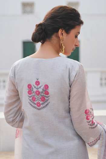 Karaj Jaipur_Grey Linen, Cotton Split V-neck Floral Print Kurta Set _Online_at_Aza_Fashions