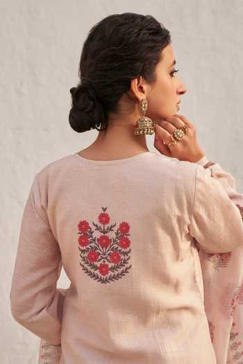 Karaj Jaipur_Pink Chanderi, Cotton Split V-neck Floral Print Kurta Set _Online_at_Aza_Fashions