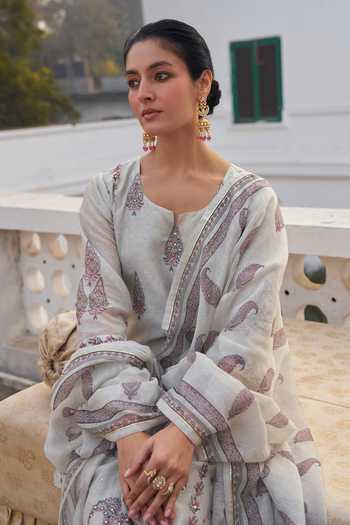 Karaj Jaipur_Grey Linen, Cotton Split V-neck, Yes Floral Print Kurta Set _at_Aza_Fashions