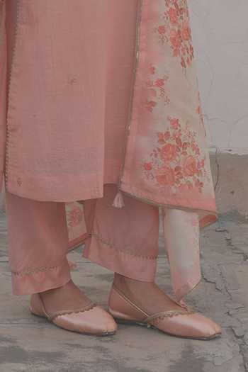 Karaj Jaipur_Pink Chanderi, Shantoon V-neck Straight Kurta Set With Printed Dupatta _Online_at_Aza_Fashions