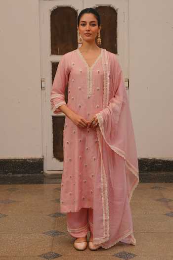 Buy_Karaj Jaipur_Pink Chanderi, Shantoon Floral Embroidered Kurta Set _Online_at_Aza_Fashions