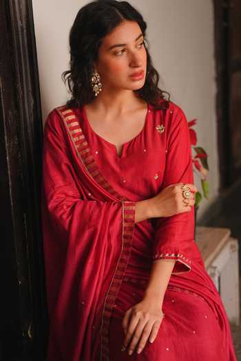 Buy_Karaj Jaipur_Red Chanderi Round Neck Hand Embroidered Kurta Set _Online_at_Aza_Fashions