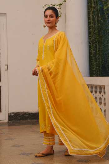 Karaj Jaipur_Yellow Chanderi, Shantoon Scoop Neck Floral Embroidered Kurta Set _Online_at_Aza_Fashions