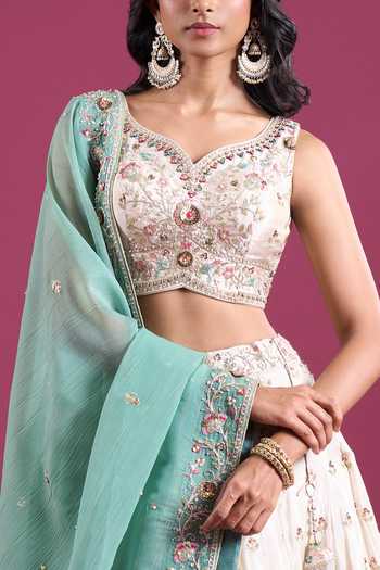 Samyukta Singhania_Cream Tissue Sweetheart Neck Sequins Embroidered Lehenga Set _at_Aza_Fashions