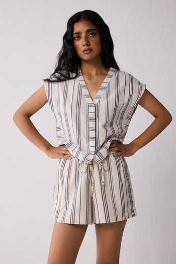 Buy_Reistor_Black Cotton V-neck Stripe Print Top And Shorts Set 