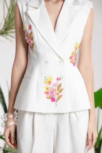 Siddhartha Bansal_Off White Crepe Collared Power Love Blazer Set _Online_at_Aza_Fashions