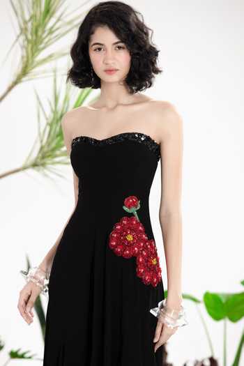 Siddhartha Bansal_Black Crepe Sweetheart Neck Swan Dress _Online_at_Aza_Fashions