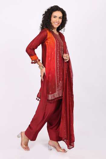 Soniya G_Red Cotton, Crepe Round Neck, Yes Embroidered Straight Kurta Set _Online_at_Aza_Fashions