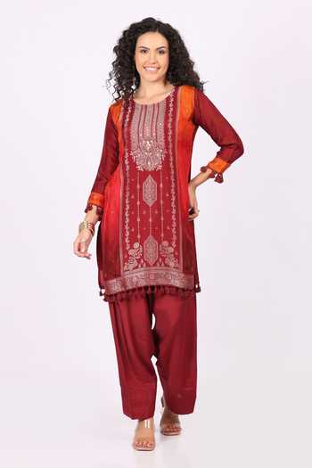 Soniya G_Red Cotton, Crepe Round Neck, Yes Embroidered Straight Kurta Set _at_Aza_Fashions