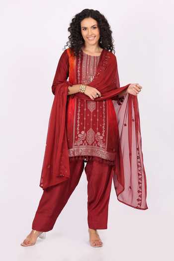 Shop_Soniya G_Red Cotton, Crepe Round Neck, Yes Embroidered Straight Kurta Set 