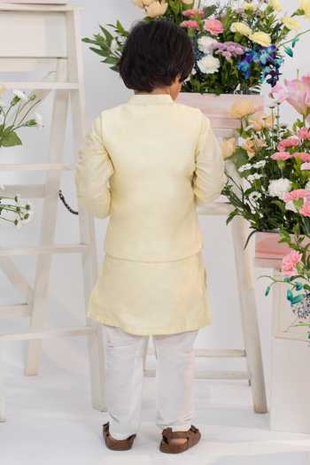 Kirti Agarwal - Pret N Couture Embroidered Bundi & Kurta Set 
