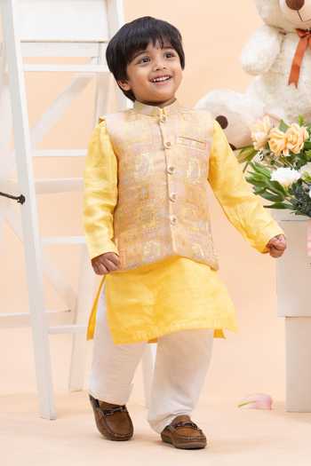 Kirti Agarwal - Pret N Couture Embroidered Bundi & Kurta Set 