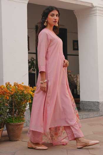 Karaj Jaipur_Pink Chanderi, Shantoon Round Neck Straight Kurta Set With Floral Print Dupatta _at_Aza_Fashions