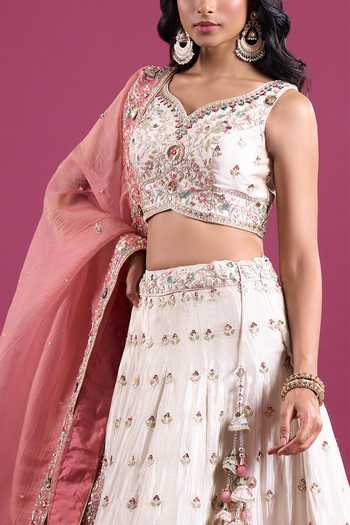 Buy_Samyukta Singhania_Cream Tissue Sweetheart Neck Sequinned And Zari Embroidered Lehenga Set 