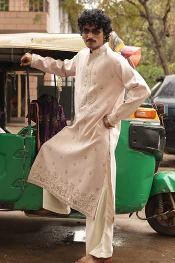 Buy_Dev Ki Raha_Pink Silk Auto Wala Embroidered Kurta Set _Online_at_Aza_Fashions