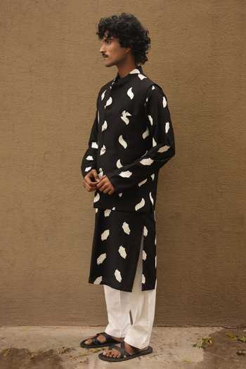 Dev Ki Raha_Black Silk, Tencel Embroidery Gali Ghalib Scattered Motifs Bundi And Kurta Set _at_Aza_Fashions