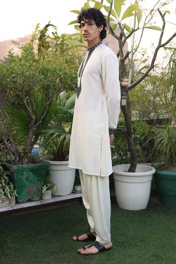 Buy_Dev Ki Raha_White Riwaayat Embroidered Placket Kurta Set _Online_at_Aza_Fashions