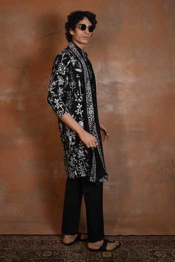 Buy_Dev Ki Raha_Black Georgette Maharaaz Embroidered Kurta Set With Stole _Online_at_Aza_Fashions