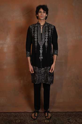 Buy_Dev Ki Raha_Black Sunehri Embroidered Kurta Set _Online_at_Aza_Fashions