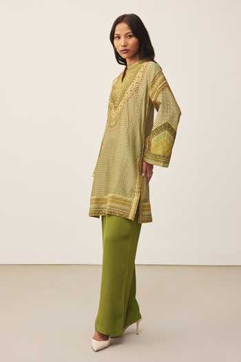 Ritu Kumar_Green Chanderi, Crepe Keyhole Neck, Yes Alifia Printed Kurta And Pant Set _Online_at_Aza_Fashions