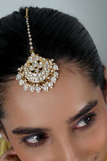 Shlok Jewels_White Kundan Embellished Maangtikka _Online_at_Aza_Fashions