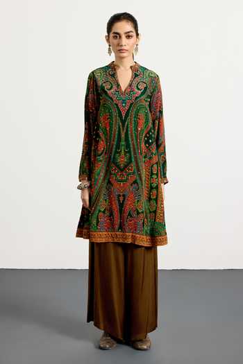 RI.Ritu Kumar_Emerald Green Crepe, Rayon Split V-neck, Yes Royal Mirage Paisley Print Kurta _Online_at_Aza_Fashions