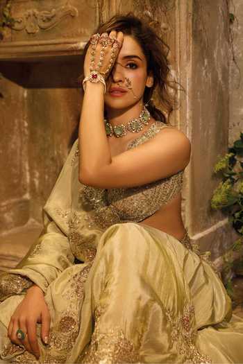 Buy_Osaa By Adarsh_Olive Green Tissue Sweetheart Neck Saree With Embroidered Blouse 