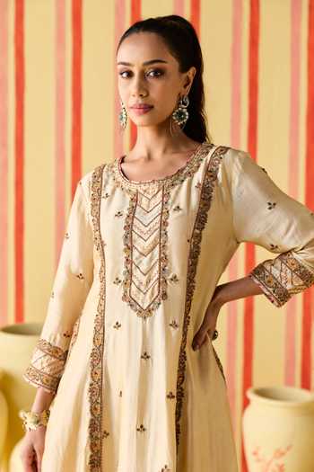 Studio Bagechaa_Gold Silk, Organza, Chanderi, Modal Round Neck Kamla Zardozi Work Kurta Pant Set _Online_at_Aza_Fashions