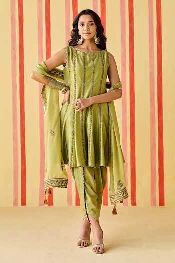 Studio Bagechaa Dhyuti Embroidered Kurta Set 