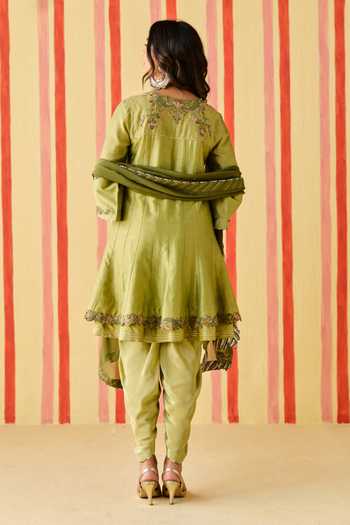 Studio Bagechaa Ekanshi Embroidered Kurta Set 