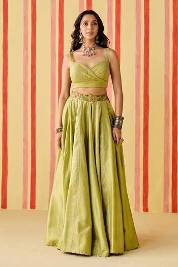Buy_Studio Bagechaa_Olive Green Organza Sweetheart Neck Kyra Embroidered Cape Lehenga Set _Online_at_Aza_Fashions