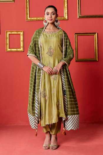 Studio Bagechaa Anika Embroidered Kurta Set 