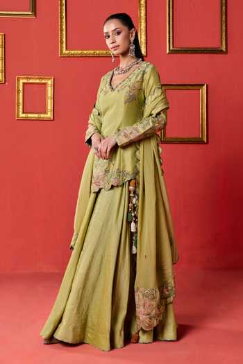 Studio Bagechaa_Green Organza, Chanderi V-neck, Yes Sitara Embroidered Kurta Lehenga Set _Online_at_Aza_Fashions