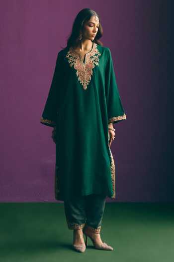 Mirasa_Green Wool Split V-neck Fariah Embroidered Kurta Set _Online_at_Aza_Fashions