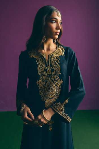 Mirasa_Green Wool Split V-neck Farnaz Pure Kurta _at_Aza_Fashions