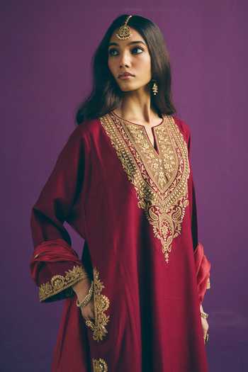 Buy_Mirasa_Maroon Wool Split V-neck, Yes Surkh Pure Phiran Kurta And Pant Set 