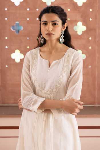 Buy_Label Nimbus_Ivory Chanderi, Cotton Satin Split V-neck Embroidered Yoke Kurta And Pant Set _Online_at_Aza_Fashions