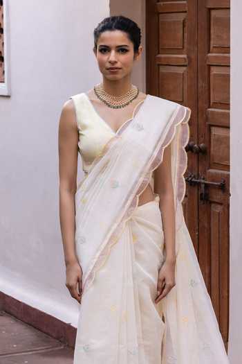 Shop_Label Nimbus_Ivory Chanderi, Silk, Cotton V-neck Saree With Tie And Dye Blouse _Online_at_Aza_Fashions