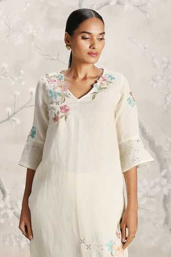 Shop_Kaveri_Off White Linen, Chiffon Embroidery V-neck Corsage Kurta Pant Set _Online_at_Aza_Fashions