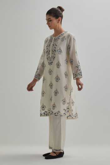 Kora_Off White , Chanderi, Cotton, Organza Floral Embroidered Kurta Set _Online_at_Aza_Fashions