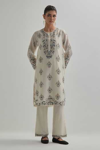 Buy_Kora_Off White , Chanderi, Cotton, Organza Floral Embroidered Kurta Set _Online_at_Aza_Fashions
