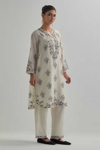 Shop_Kora_Off White , Chanderi, Cotton, Organza Floral Embroidered Kurta Set _Online_at_Aza_Fashions